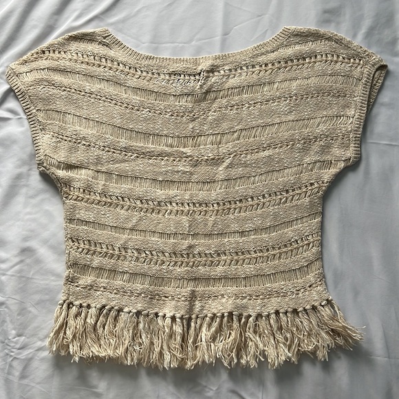 American eagle outfitters short sleeve sweater, never worn - Picture 2 of 4